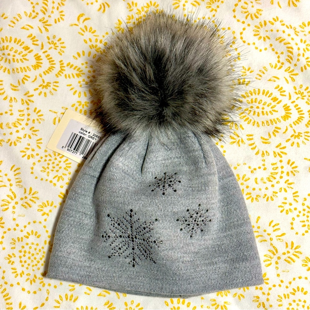 Glittering  snowflake pompom hat ❄️ ✨